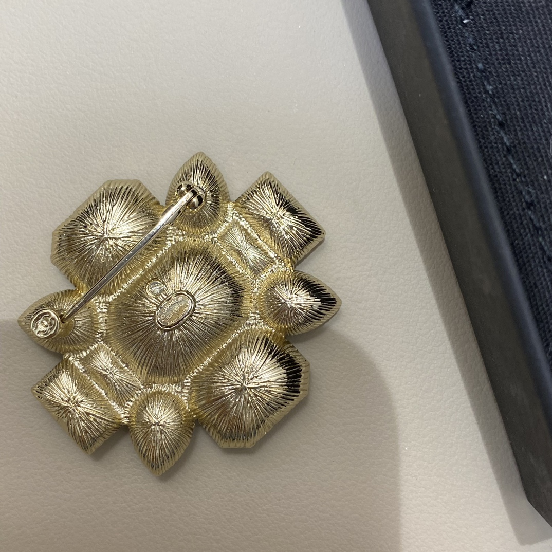 Chanel Luxury Rhinestone Flower Brooch - Best Replica Jewelry™