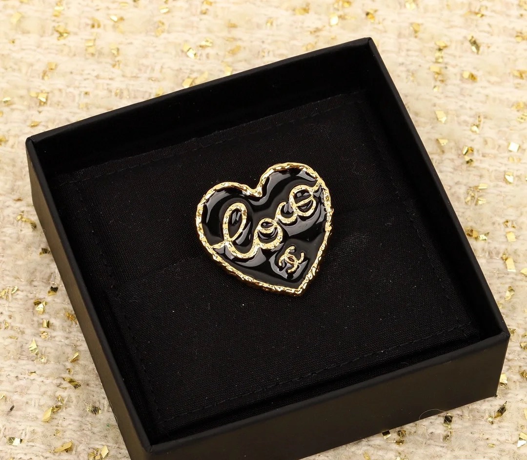 Chanel Black Heart Brooch - Best Replica Jewelry™