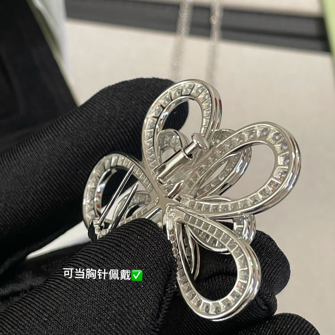 VCA Hollow Flower Detachable Pendant Necklace & Brooch 2-in-1 - Best Replica Jewelry™