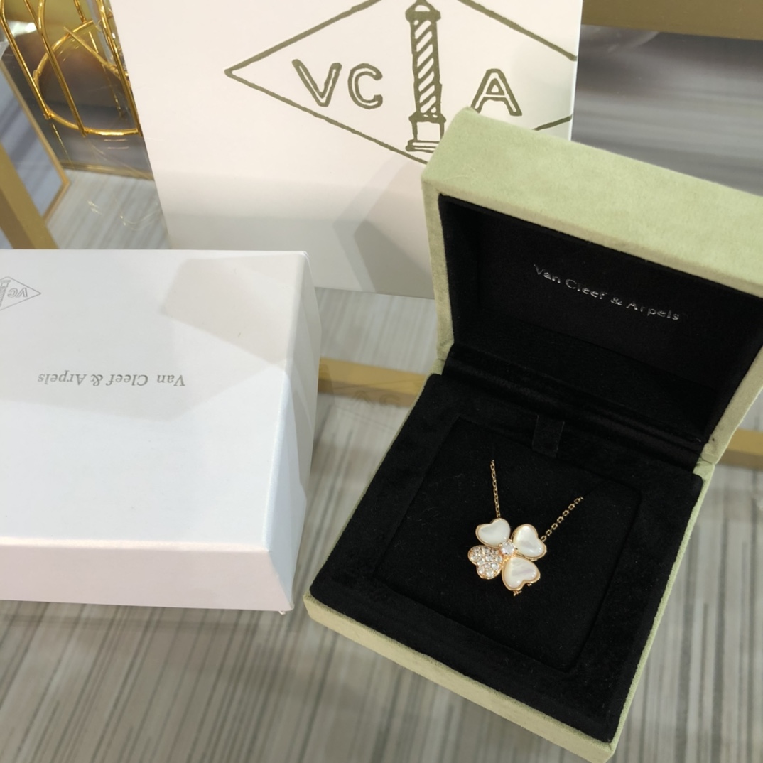 VCA Clover Detachable Pendant Necklace & Brooch 2-in-1 - Best Replica Jewelry™