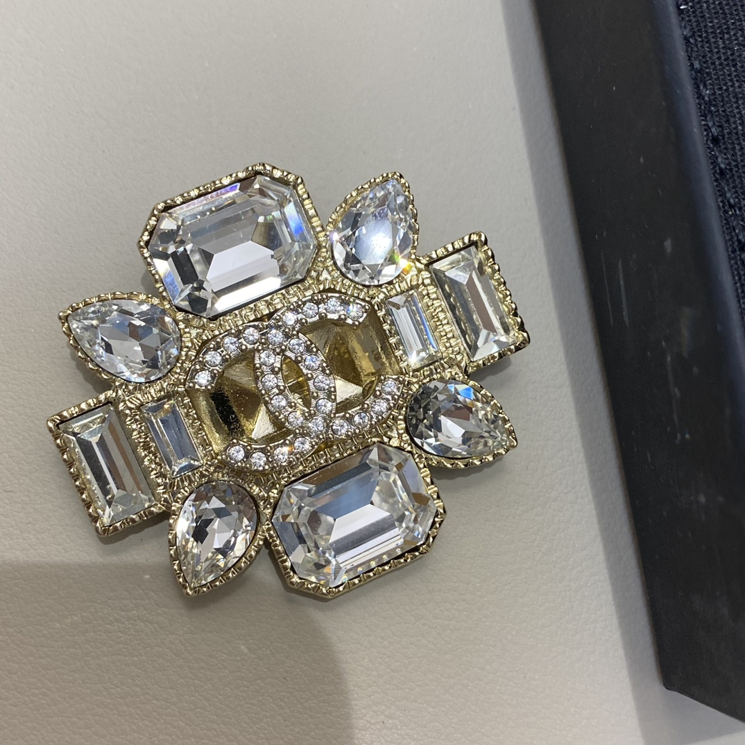 Chanel Luxury Rhinestone Flower Brooch - Best Replica Jewelry™