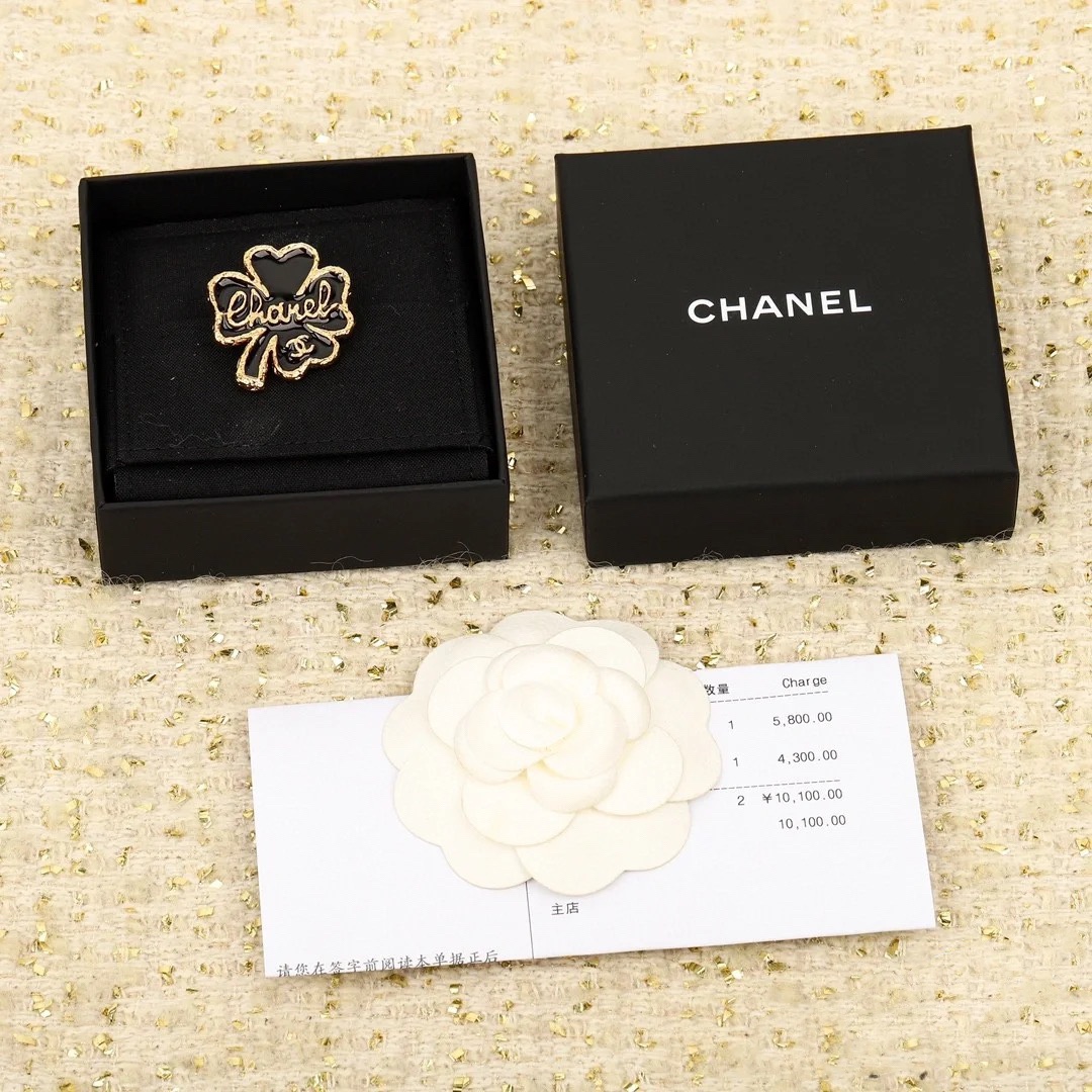 Chanel Black Lucky Clover Brooch - Best Replica Jewelry™