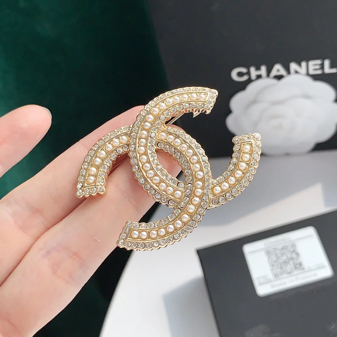 Chanel Classic Light Gold Diamond Pearl Coco Brooch - Best Replica Jewelry™