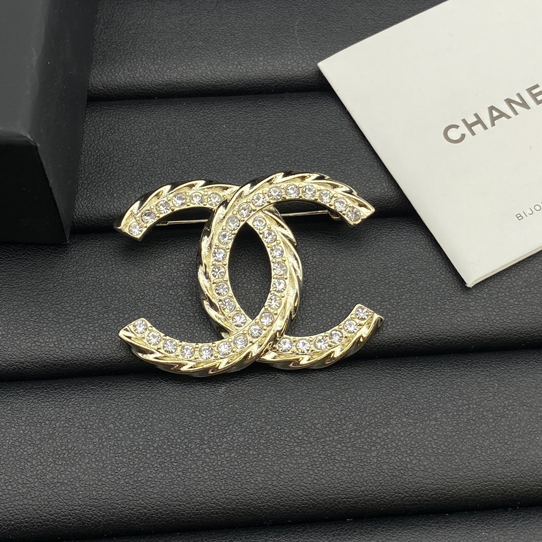 Chanel Minimalist Light Gold Diamond Coco Brooch - Best Replica Jewelry™