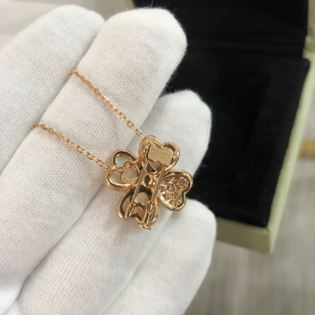 VCA Clover Detachable Pendant Necklace & Brooch 2-in-1 - Best Replica Jewelry™