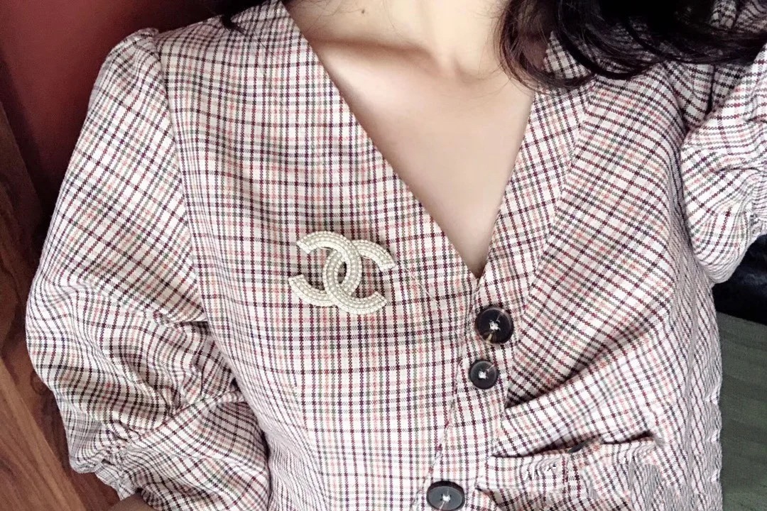 Chanel Classic Light Gold Diamond Pearl Coco Brooch - Best Replica Jewelry™