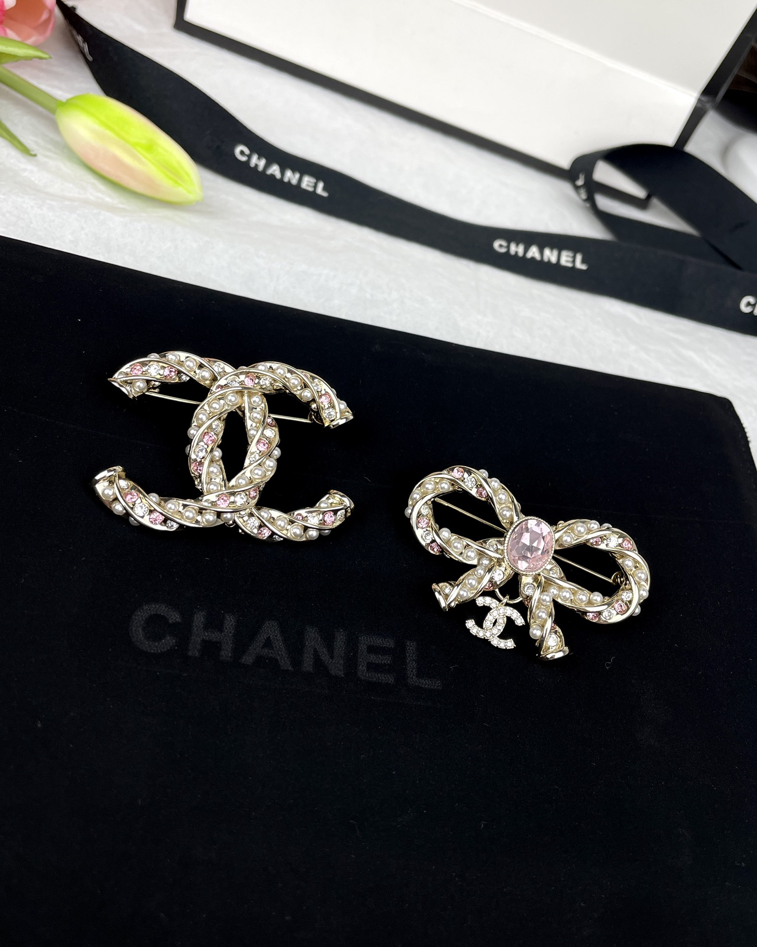 Chanel Light Gold Pink Diamond Pearl Twist CC Brooch - Best Replica Jewelry™