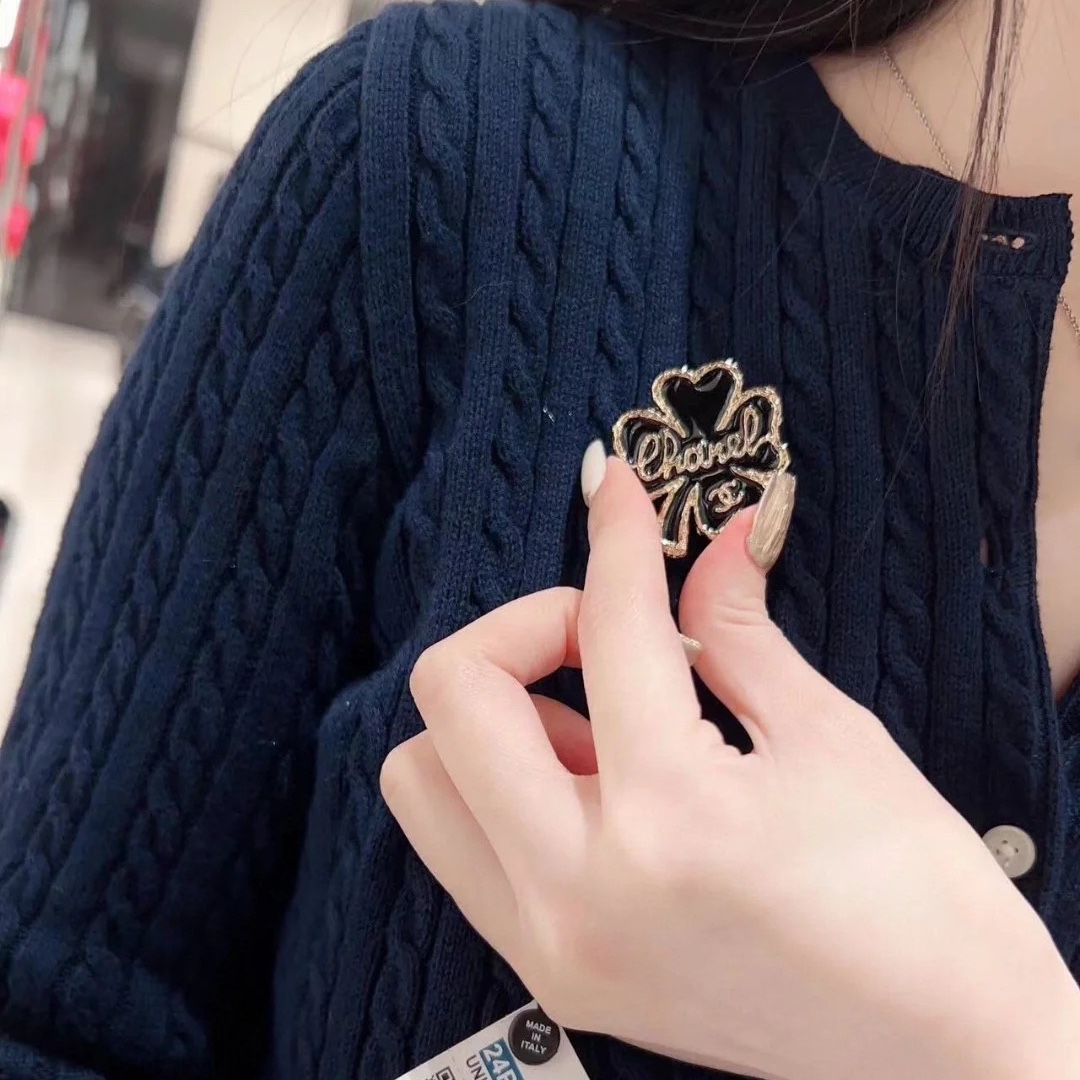 Chanel Black Lucky Clover Brooch - Best Replica Jewelry™