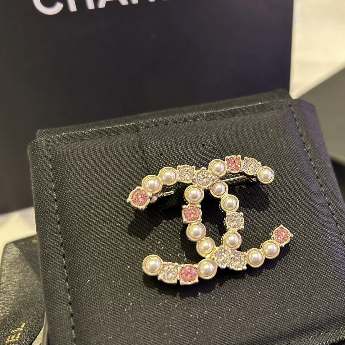 Chanel Elegant Pink Diamond Coco Brooch - Best Replica Jewelry™