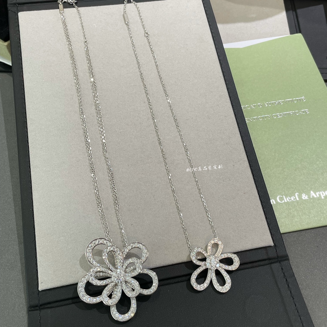 VCA Hollow Flower Detachable Pendant Necklace & Brooch 2-in-1 - Best Replica Jewelry™