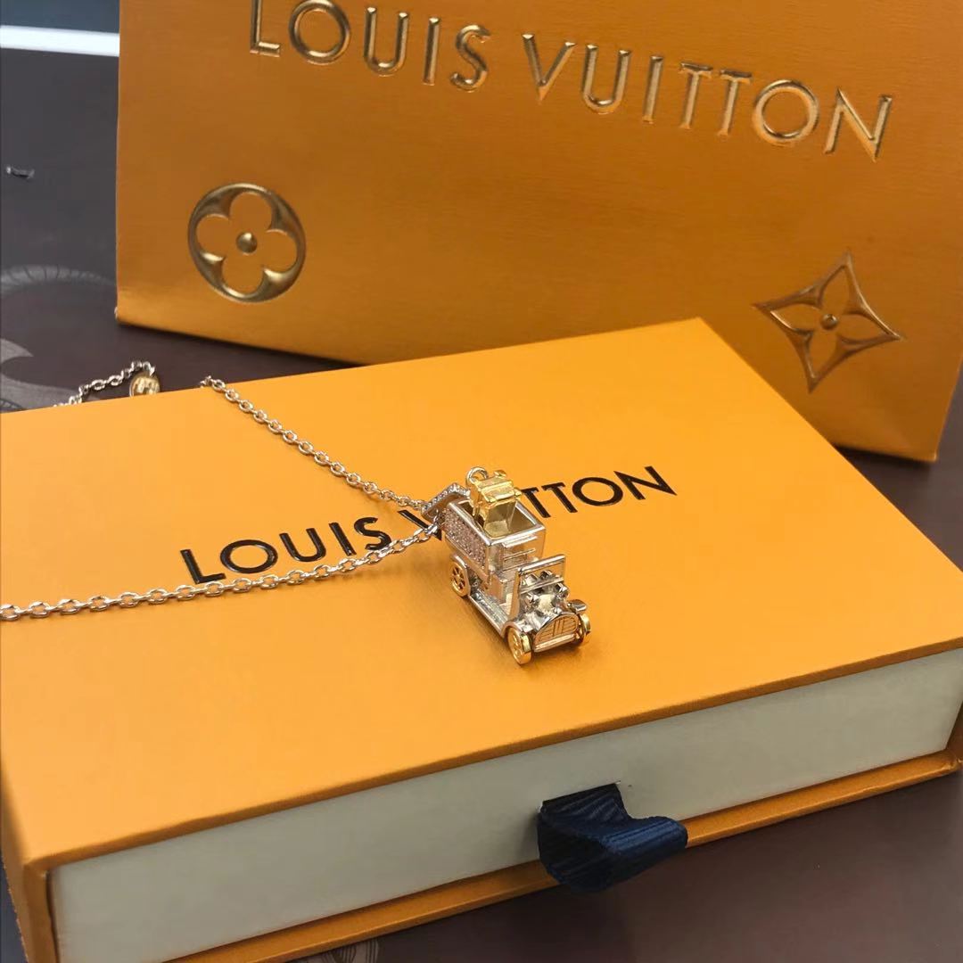 Louis Vuitton Men Necklace in Silver - Best Replica Jewelry™