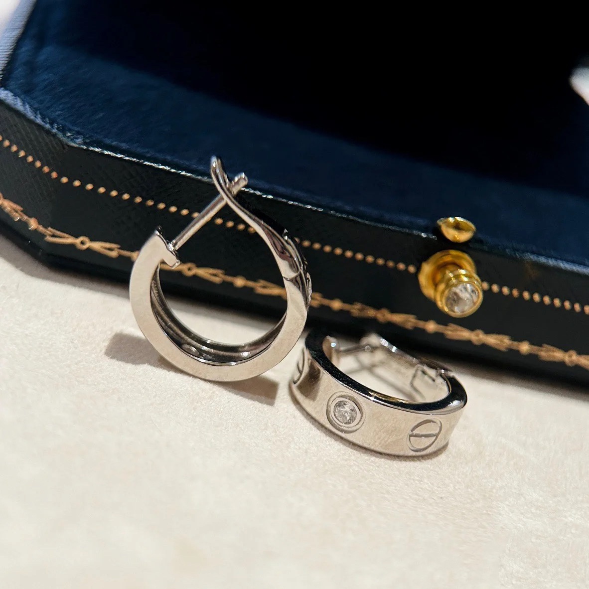 Cartier LEVE Half Hoop Earrings - Best Replica Jewelry™