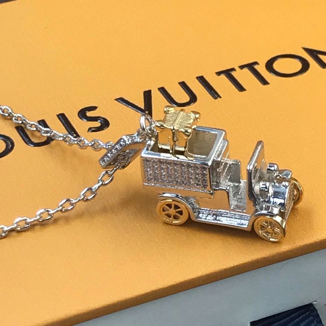 Louis Vuitton Men Necklace in Silver - Best Replica Jewelry™