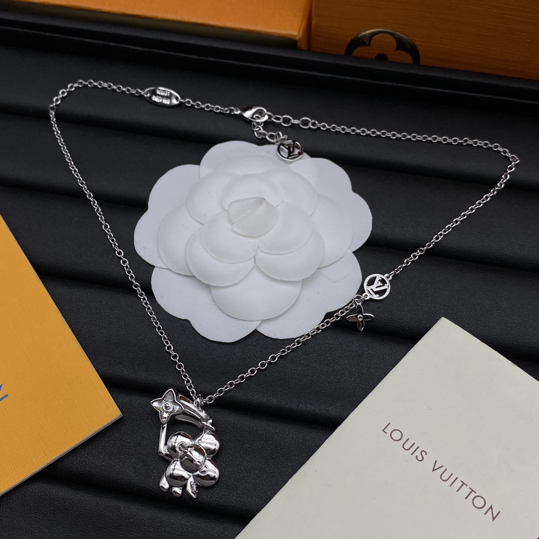 Louis Vuitton New Pendant Necklace - Best Replica Jewelry™
