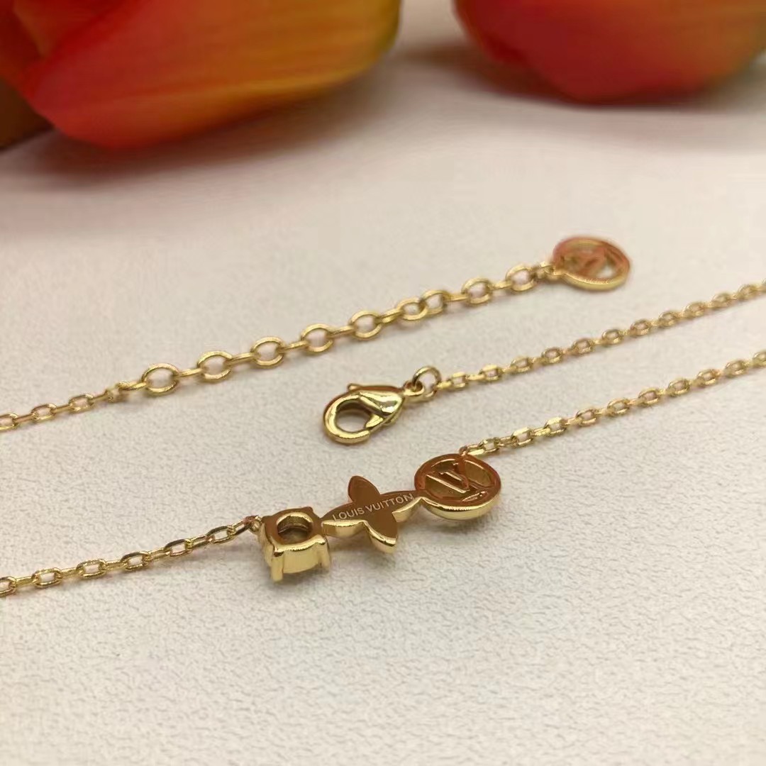 Louis Vuitton LV Clover Diamond Pendant Necklace - Best Replica Jewelry™