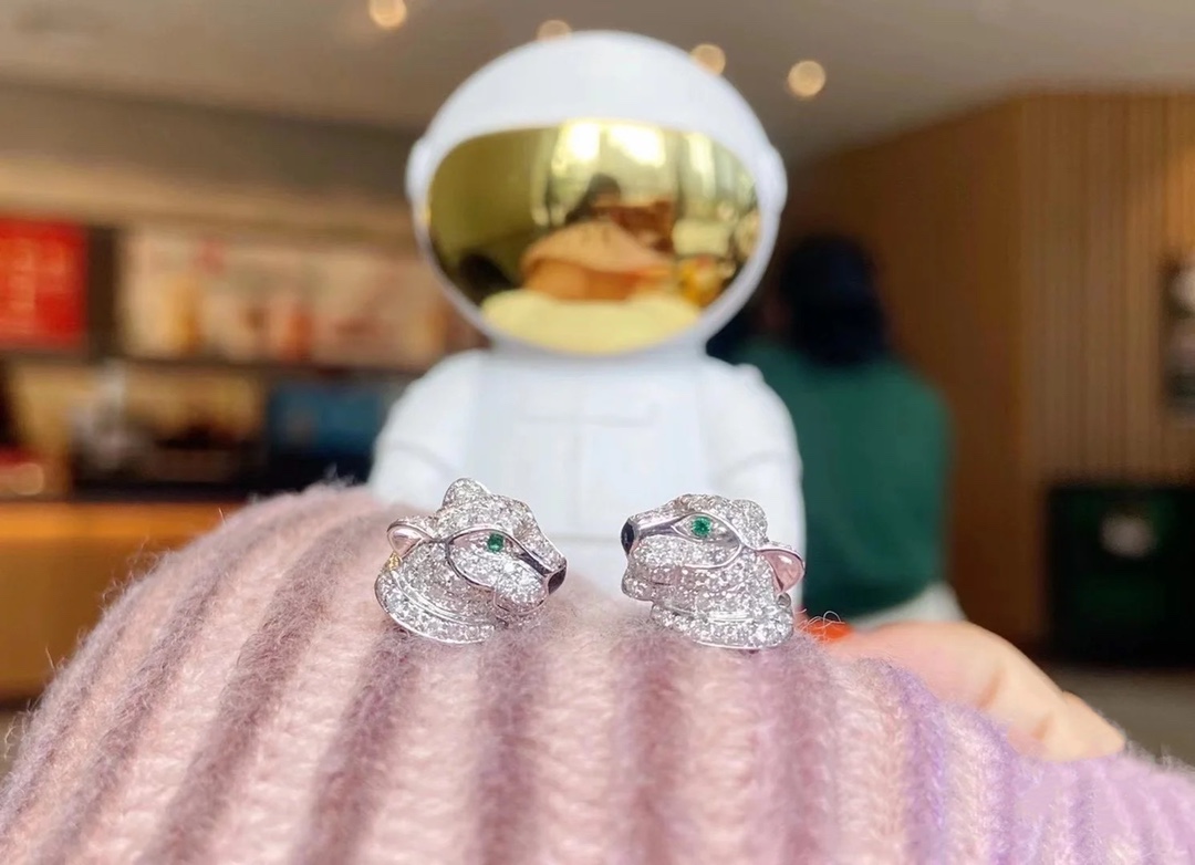 Cartier Full Paved Diamond Leopard Stud Earrings - Best Replica Jewelry™