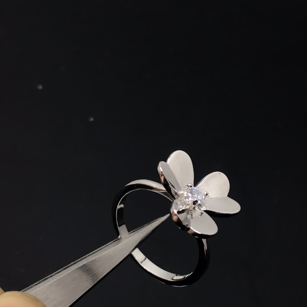 VCA 1 Motif Flower Frivole Ring - Best Replica Jewelry™