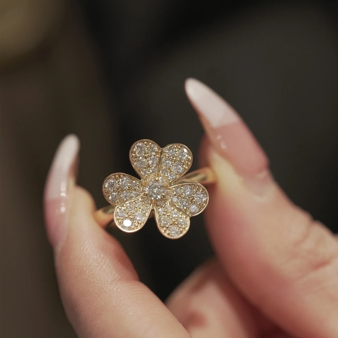 VCA 1 flower Frivole Ring - Best Replica Jewelry™