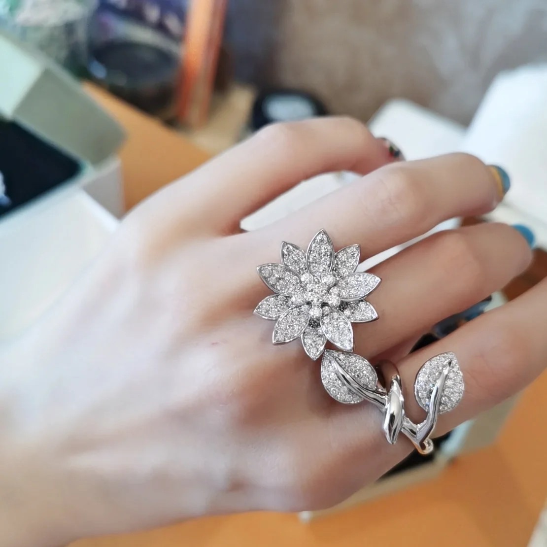 VCA Lotus Between the Finger Ring - Best Replica Jewelry™