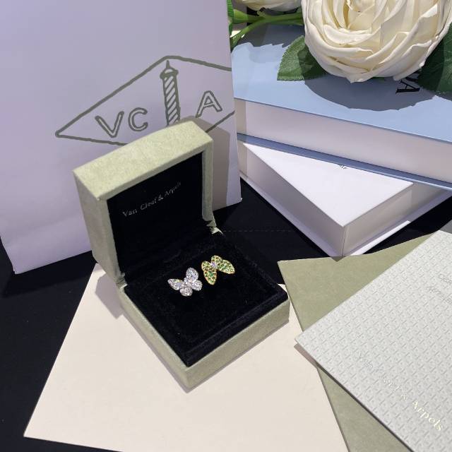 VCA Full Diamond Two Butterfly Between the Finger Ring - Best Replica Jewelry™