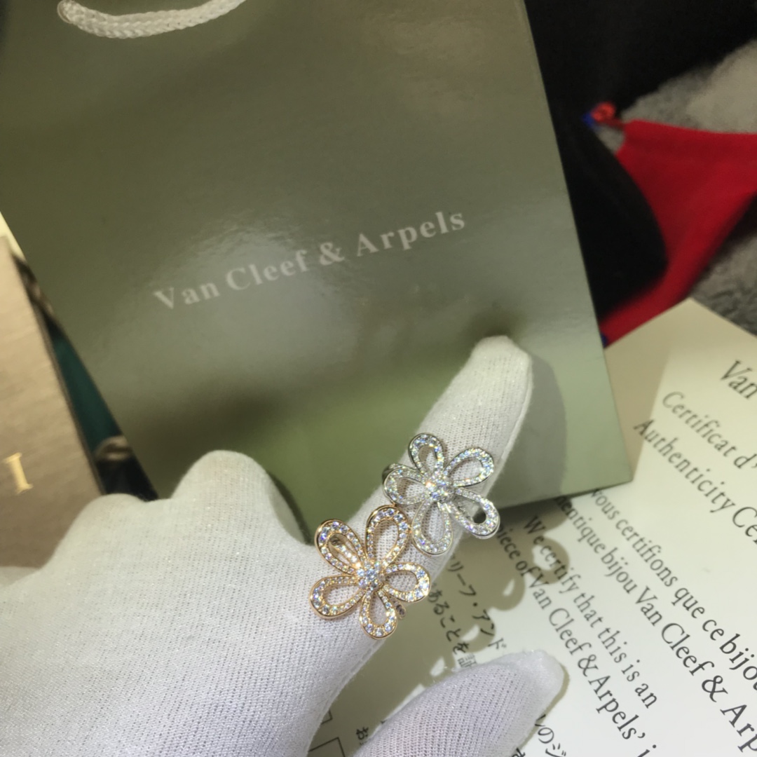 VCA Flowerlace Ring - Best Replica Jewelry™