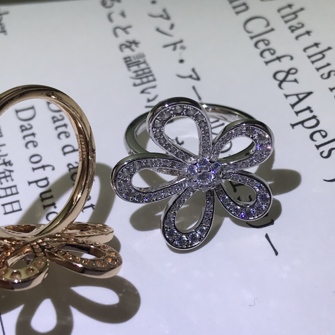 VCA Flowerlace Ring - Best Replica Jewelry™