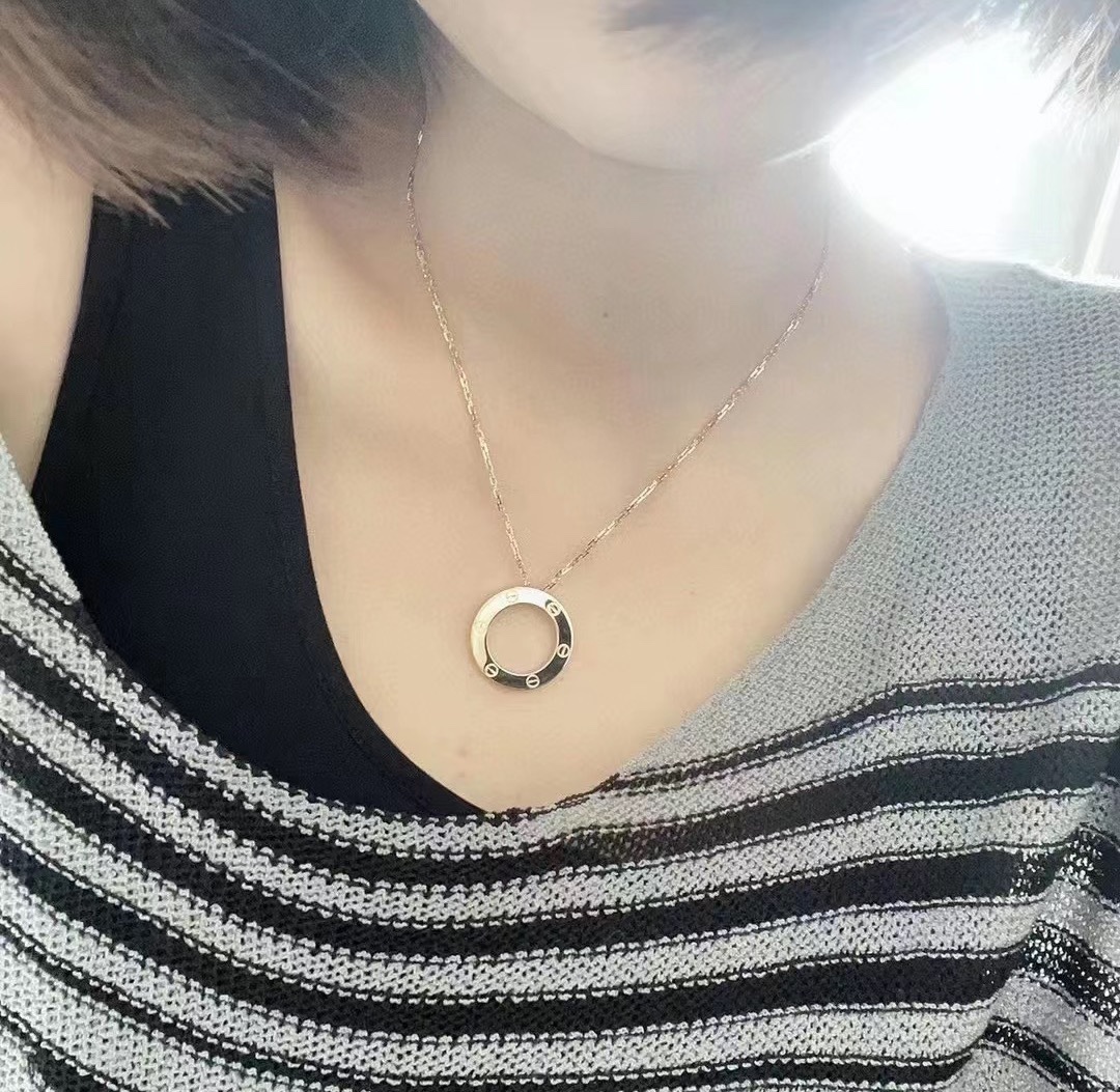 Cartier No Diamond LOVE Pendant Necklace in Pink Gold - Best Replica Jewelry™