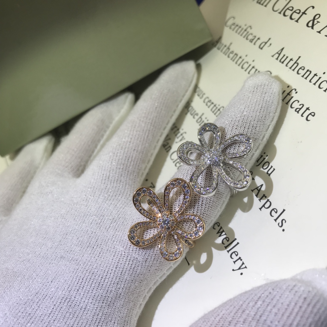 VCA Flowerlace Ring - Best Replica Jewelry™