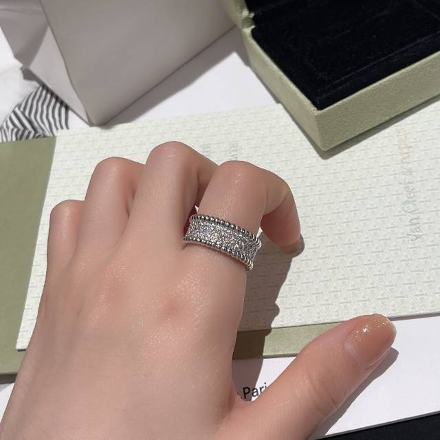 VCA Wide Perlee Diamonds Ring - Best Replica Jewelry™