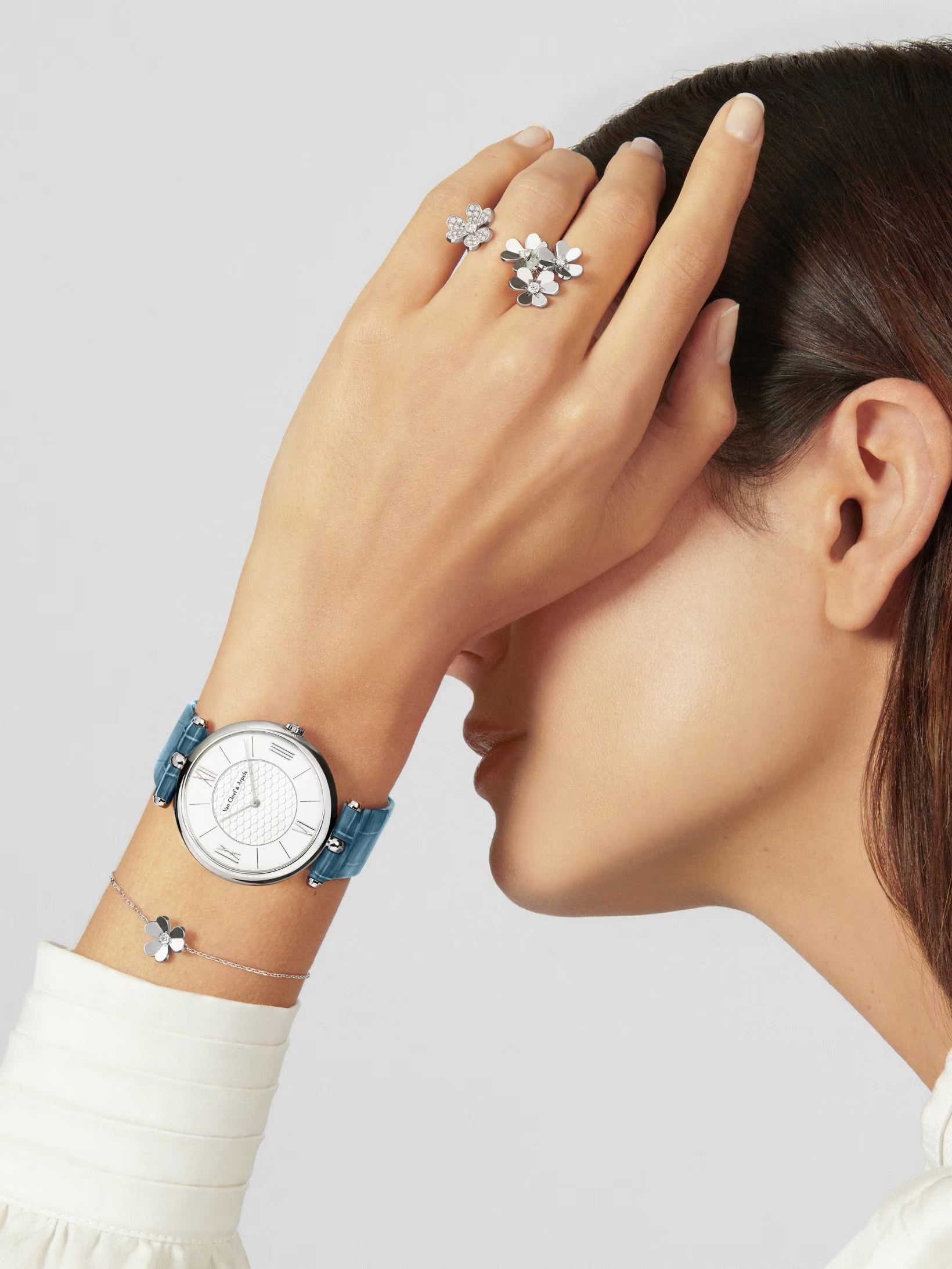 VCA Frivole Between the Finger Ring - Best Replica Jewelry™