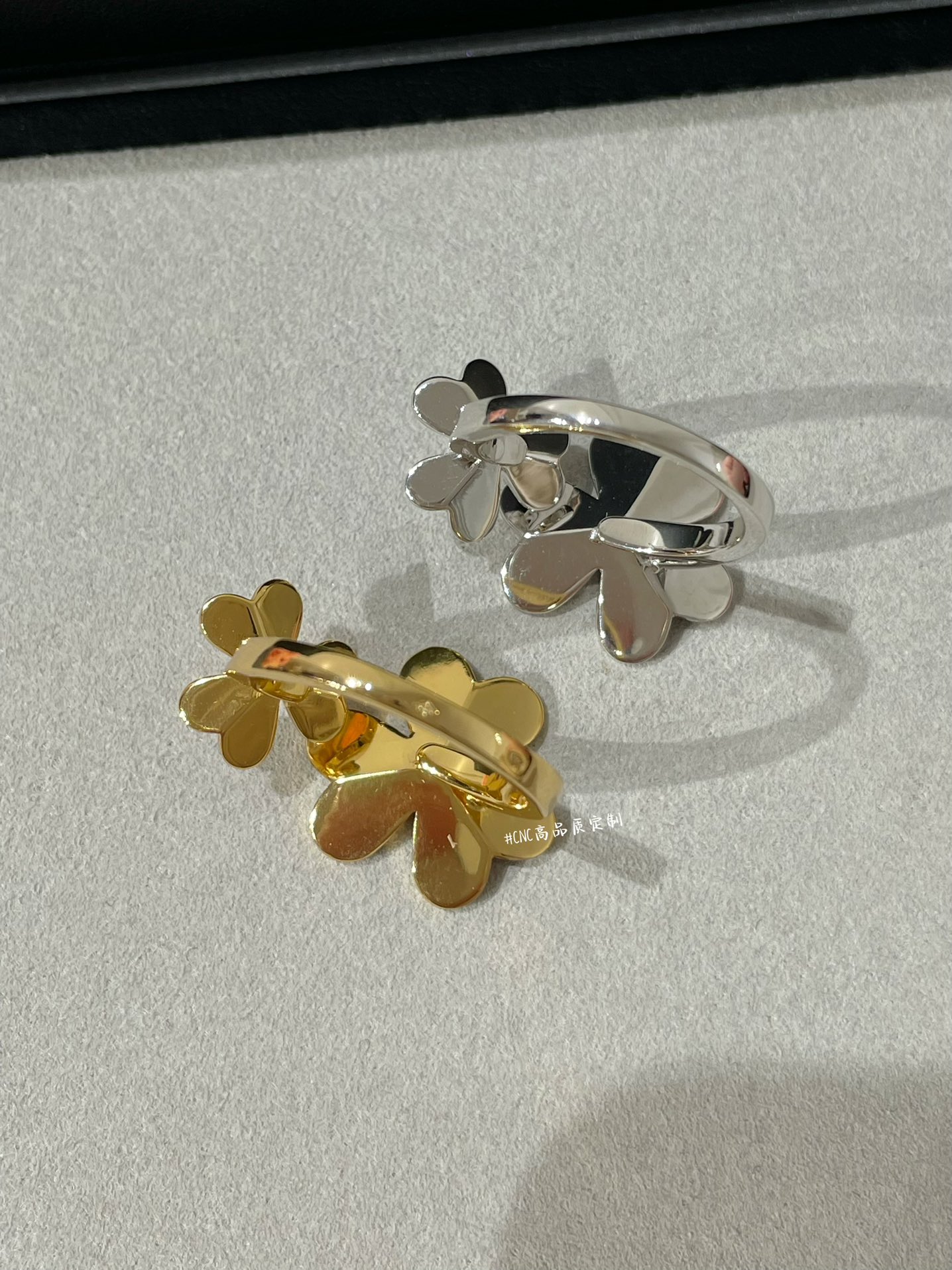 VCA 2 Flowers Frivole Between the Finger Ring - Best Replica Jewelry™