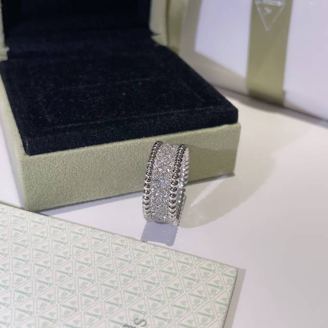 VCA Wide Perlee Diamonds Ring - Best Replica Jewelry™