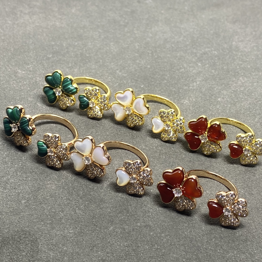 VCA Cosmos Between the Finger Ring - Best Replica Jewelry™