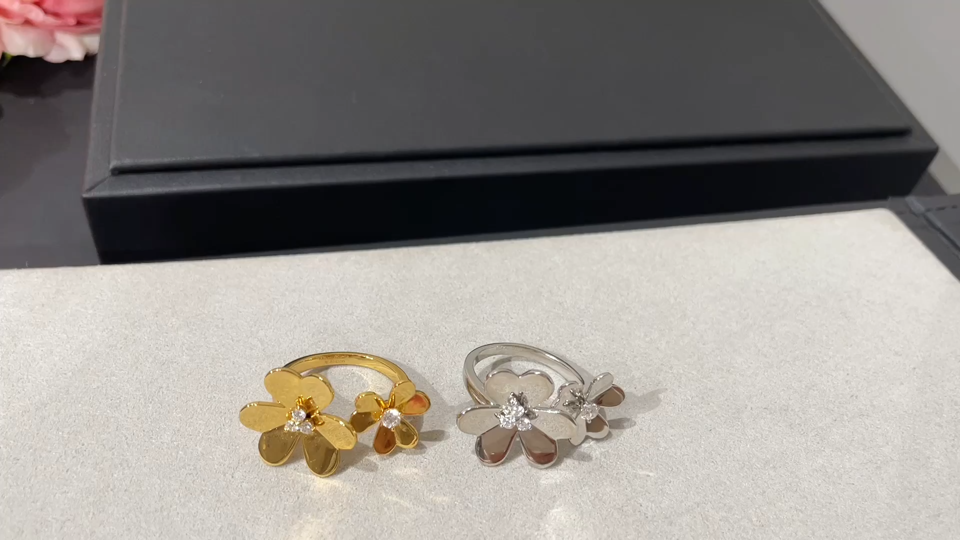 VCA 2 Flowers Frivole Between the Finger Ring - Best Replica Jewelry™