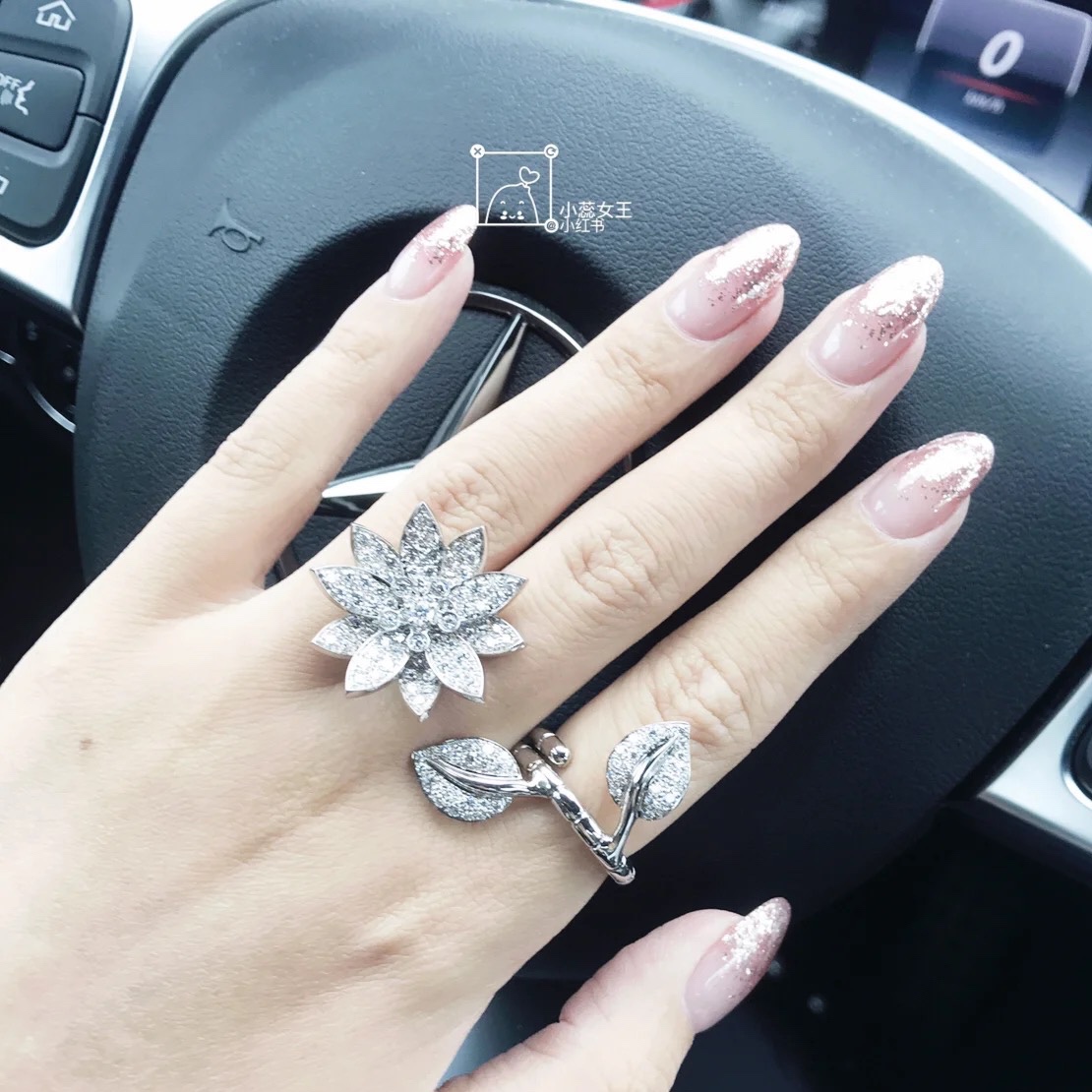 VCA Lotus Between the Finger Ring - Best Replica Jewelry™