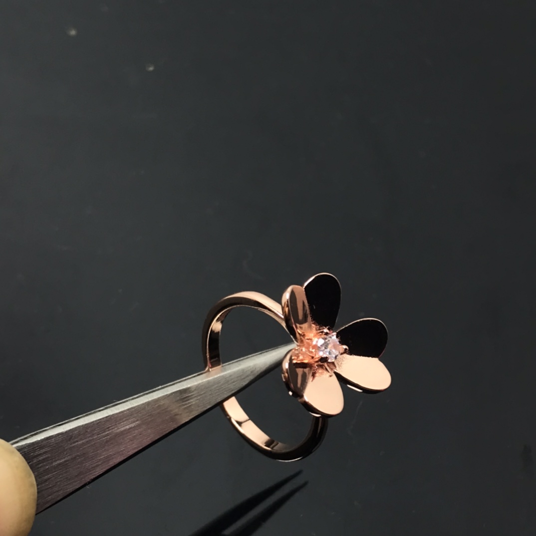 VCA 1 Motif Flower Frivole Ring - Best Replica Jewelry™
