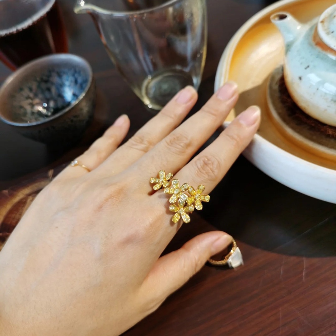 VCA Socrate Between the Finger Ring - Best Replica Jewelry™