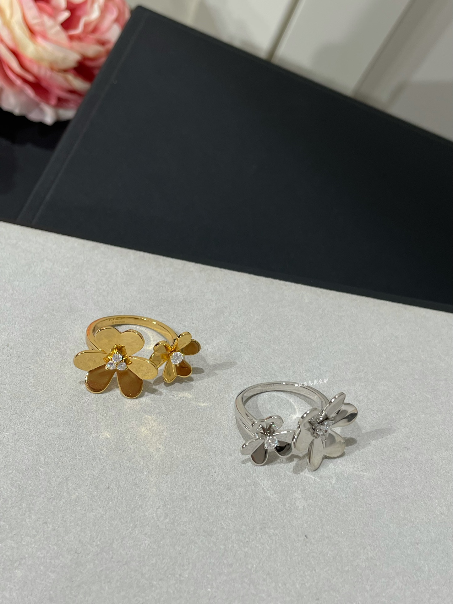 VCA 2 Flowers Frivole Between the Finger Ring - Best Replica Jewelry™