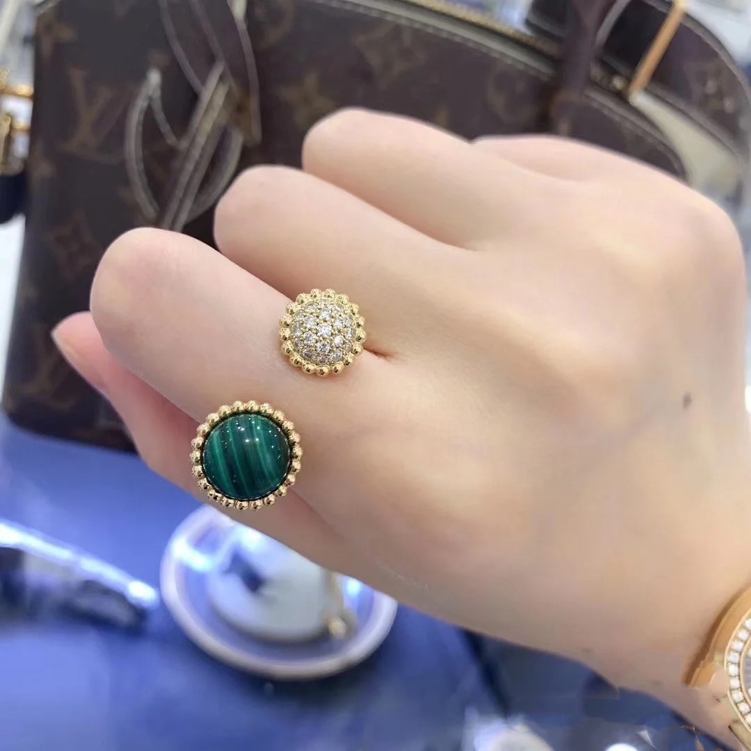 VCA Malachite Perlee Couleurs Between the Finger Ring - Best Replica Jewelry™