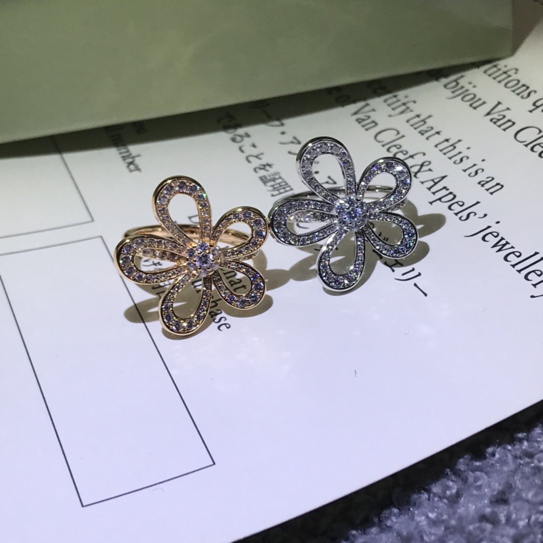 VCA Flowerlace Ring - Best Replica Jewelry™