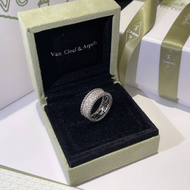 VCA Wide Perlee Diamonds Ring - Best Replica Jewelry™