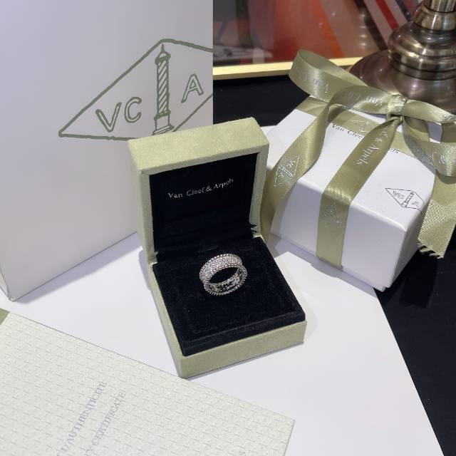 VCA Wide Perlee Diamonds Ring - Best Replica Jewelry™