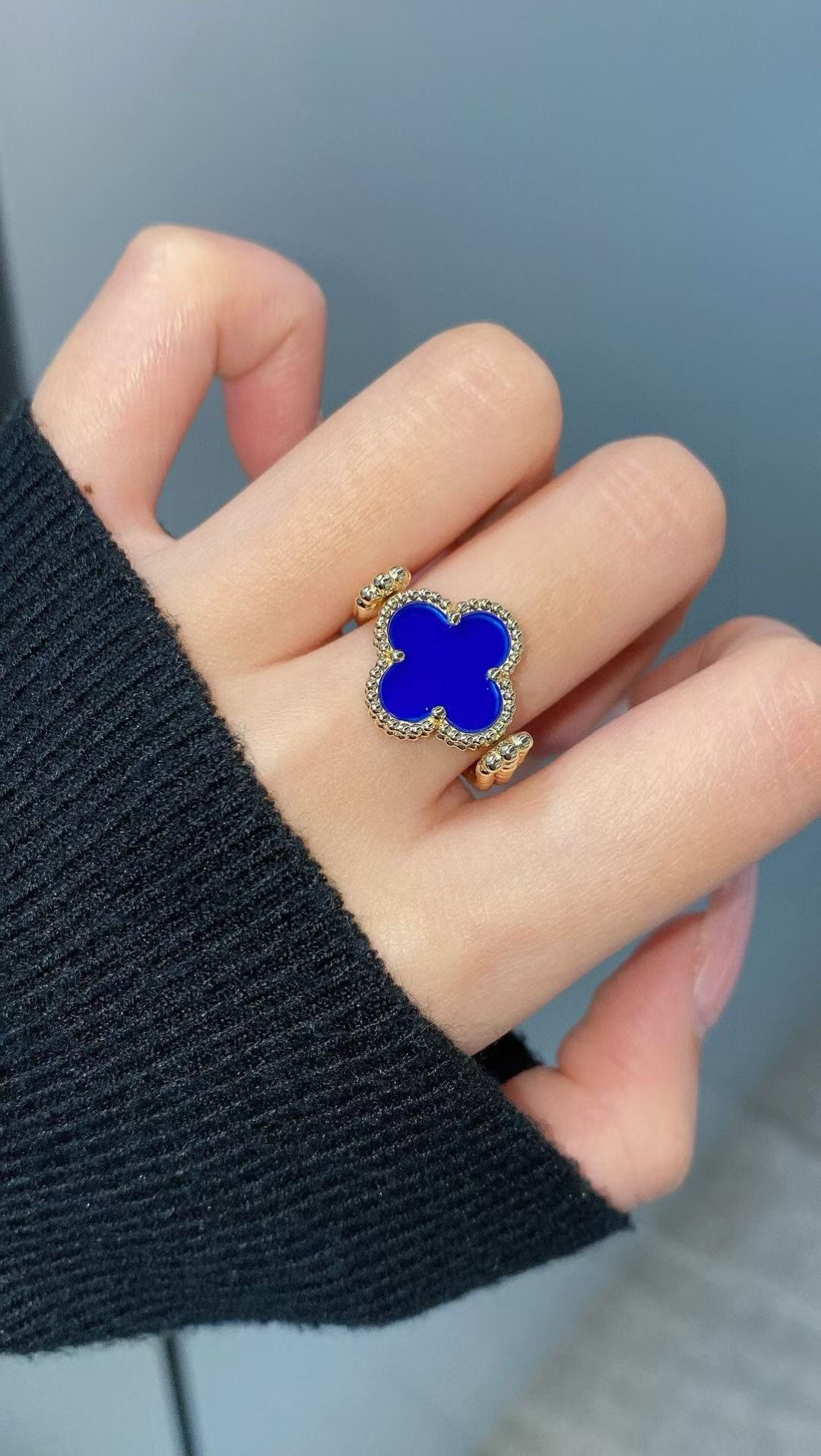 VCA Vintage Alhambra Reversible Ring, Yellow Gold, Blue Agate, Diamond - Best Replica Jewelry™