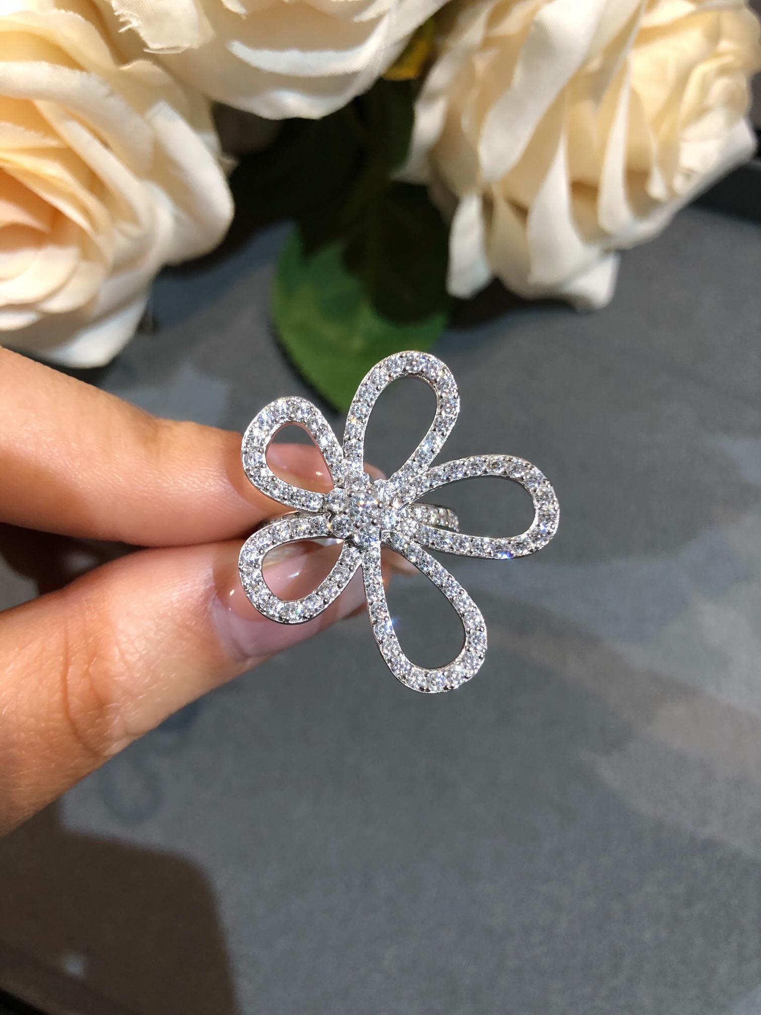 VCA Flowerlace Ring - Best Replica Jewelry™