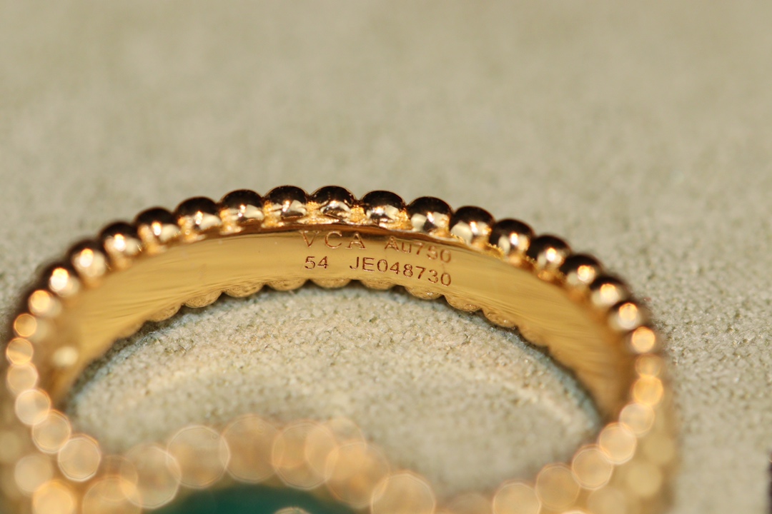 VCA Yellow Gold Malachite Perlee Couleurs Ring - Best Replica Jewelry™