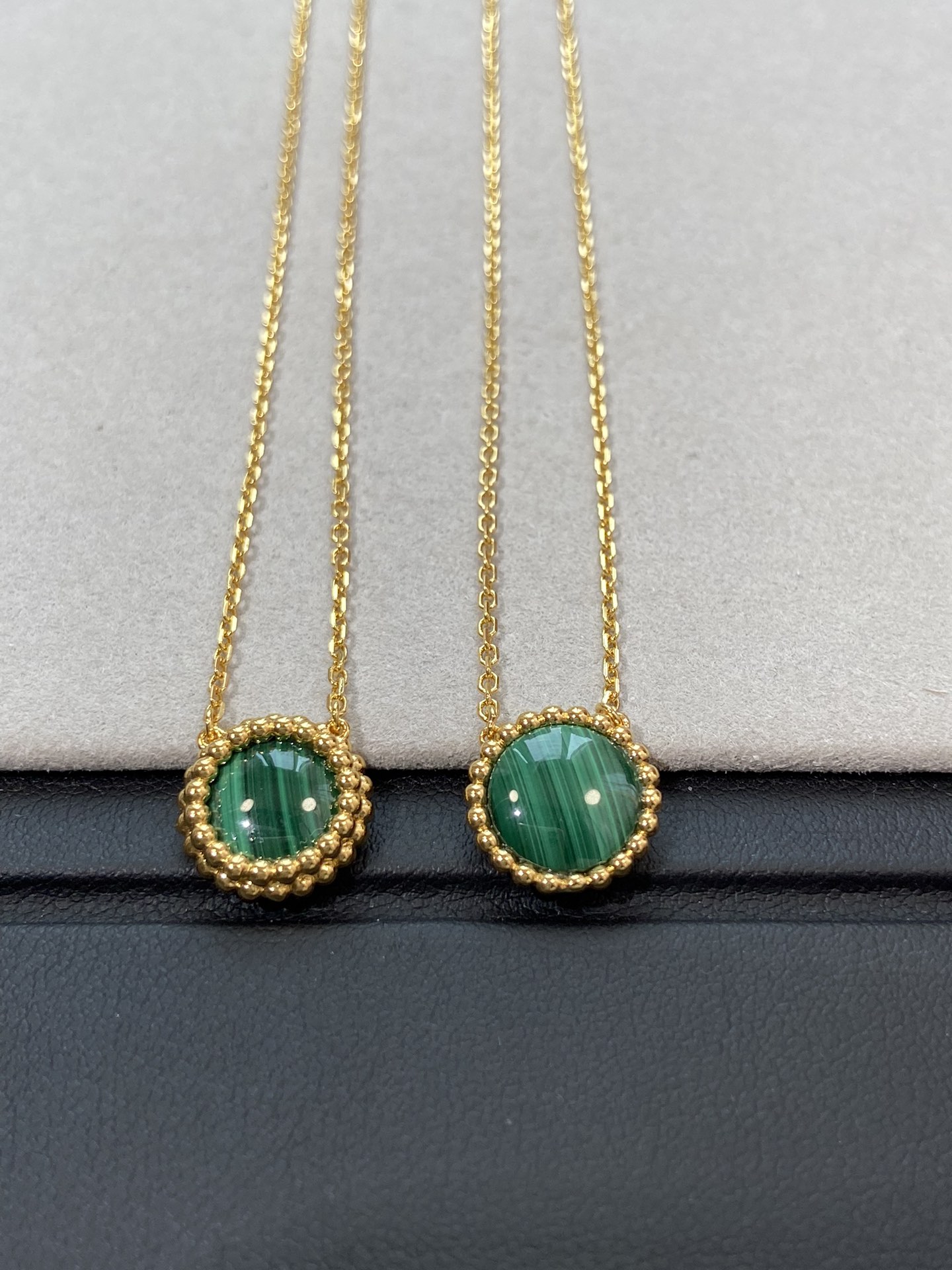 VCA Green Malachite Perlee Couleurs Pendant Necklace - Best Replica Jewelry™