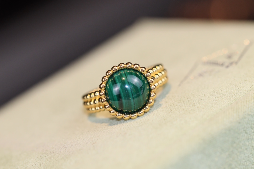 VCA Yellow Gold Malachite Perlee Couleurs Ring - Best Replica Jewelry™