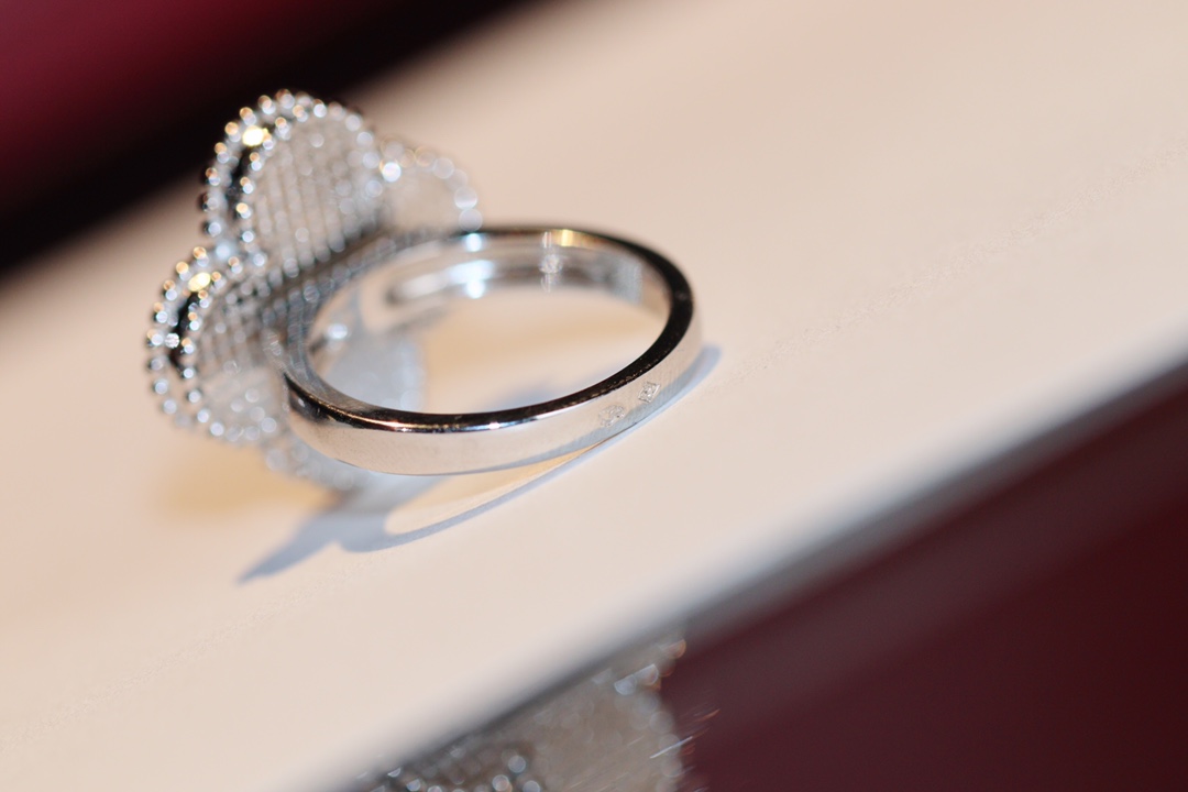 VCA Full Diamond Silver Magic Alhambra Ring - Best Replica Jewelry™