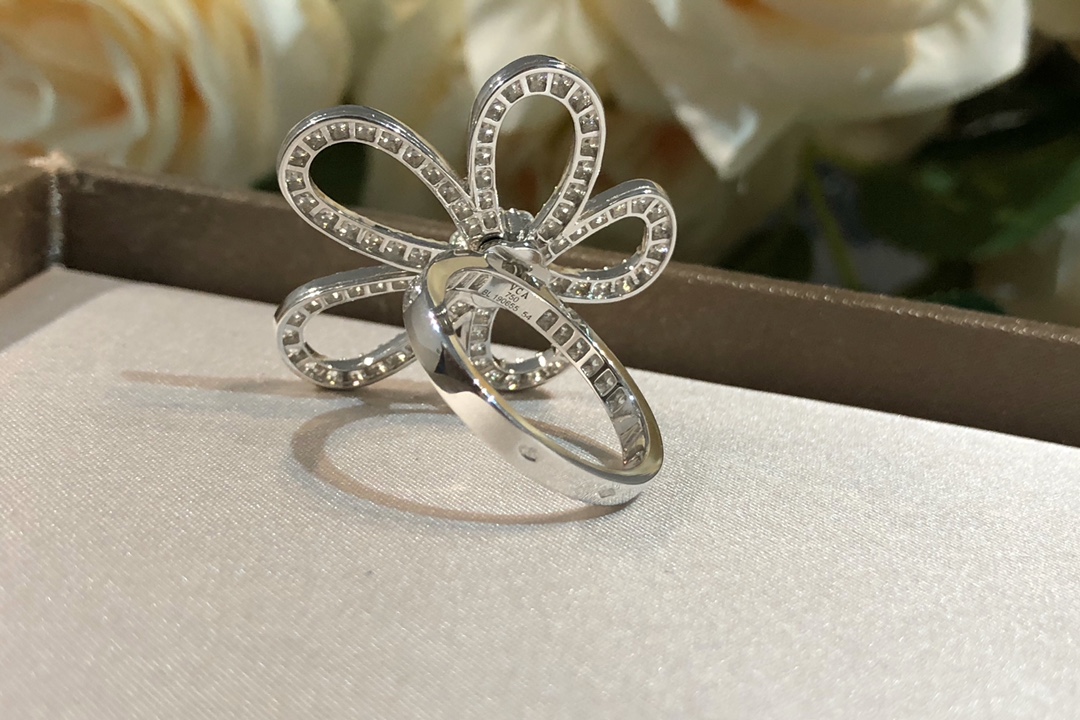 VCA Flowerlace Ring - Best Replica Jewelry™