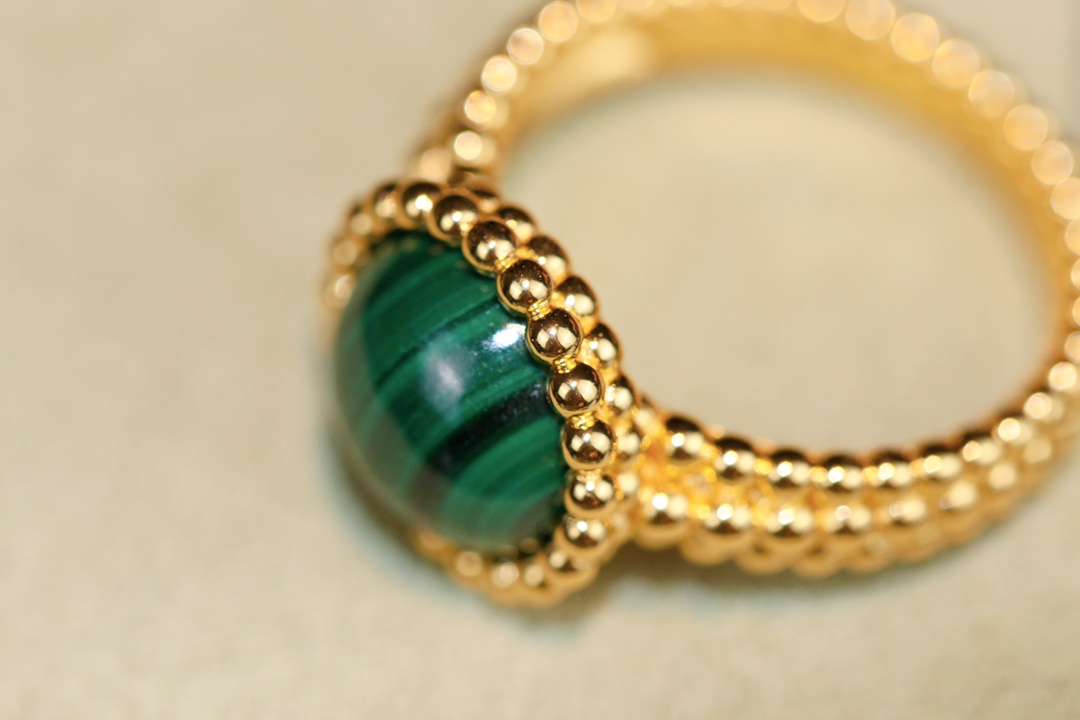 VCA Yellow Gold Malachite Perlee Couleurs Ring - Best Replica Jewelry™